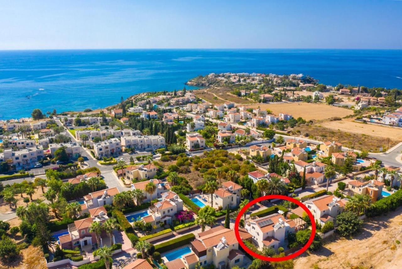 Coral Aura Willa Pafos